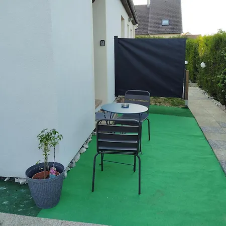 Cosy Sans Vis-a-vis Apartment