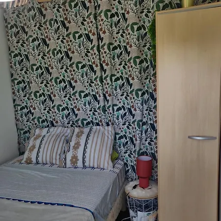 Cosy Sans Vis-a-vis